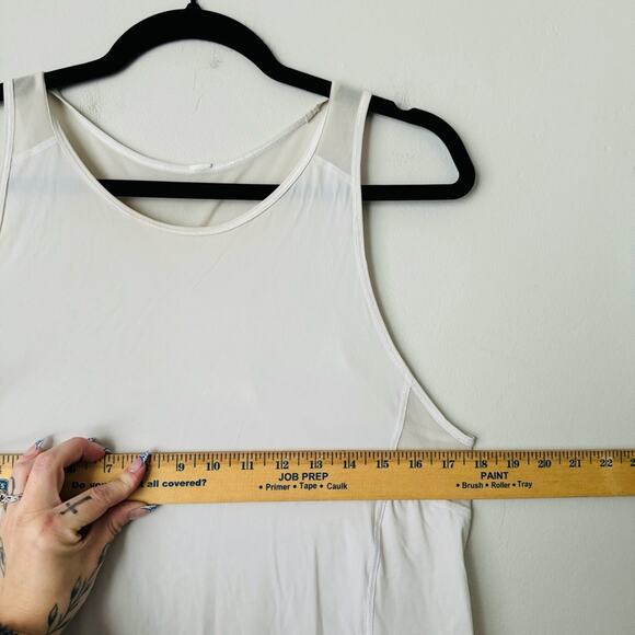 Lululemon white razer back work out tank woman’s 8 - Picture 5 of 10